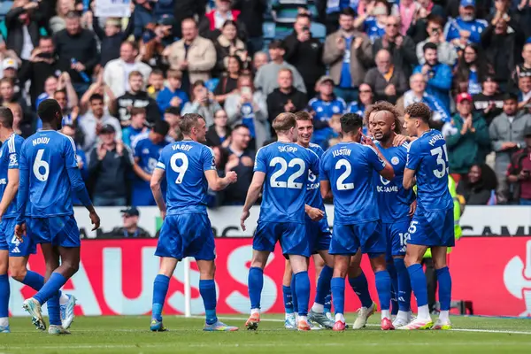 Leicester City 'den Jordan Ayew, İngiltere' nin Leicester kentindeki King Power Stadyumu 'nda oynanan Premier League maçında 2-0' lık galibiyetini kutluyor.