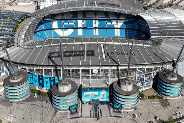 Premier Lig maçında Manchester City ile Wolverhampton Wanderers arasındaki maçın hava görüntüsü Etihad Stadyumu, Manchester, Birleşik Krallık, 2 Mayıs 2025