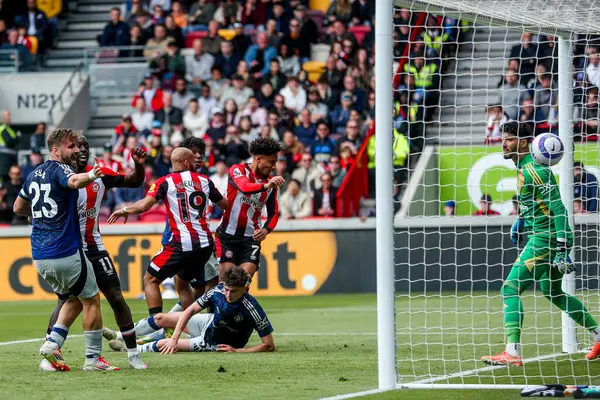 Brentford 'dan Kevin Schade Premier League maçında Brentford Manchester United' a karşı 4 Mayıs 2025 'te Londra' daki Gtech Community Stadyumu 'nda 2-1 berabere kaldı.