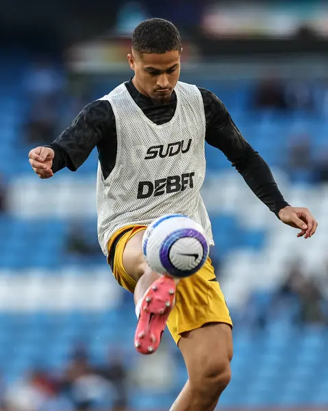 Wolverhampton Wanderers takımından Joo Gomes Premier Lig maçında Manchester City ile Wolverhampton Wanderers maçında 2 Mayıs 2025 'te Etihad Stadyumu' nda karşılaşacak.