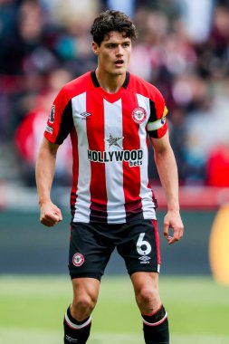 Brentford 'dan Christian Norgaard, Premier League maçında Brentford Manchester United' a karşı Gtech Community Stadyumu, Londra, Birleşik Krallık, 4 Mayıs 2025