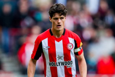 Brentford 'dan Christian Norgaard, Premier League maçında Brentford Manchester United' a karşı Gtech Community Stadyumu, Londra, Birleşik Krallık, 4 Mayıs 2025