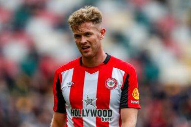 Brentford 'dan Nathan Collins, 4 Mayıs 2025' te Londra 'daki Gtech Community Stadyumu' nda oynanan Premier League karşılaşmasında Brentford-Manchester United maçında tepki gösterdi.