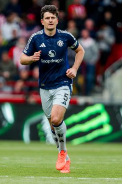 Manchester United takımından Harry Maguire, Premier League maçında Brentford Manchester United 'a karşı Gtech Community Stadyumu, Londra, Birleşik Krallık, 4 Mayıs 2025