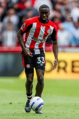 Brentford 'dan Michael Kayode Premier League maçında pas veriyor Brentford Manchester United' a karşı The Gtech Community Stadyumu, Londra, 4 Mayıs 2025