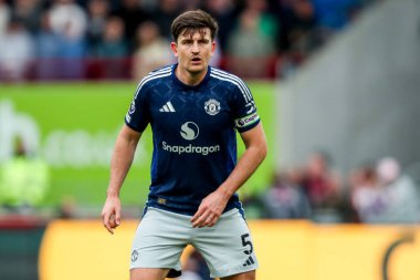 Manchester United takımından Harry Maguire, Premier League maçında Brentford Manchester United 'a karşı Gtech Community Stadyumu, Londra, Birleşik Krallık, 4 Mayıs 2025