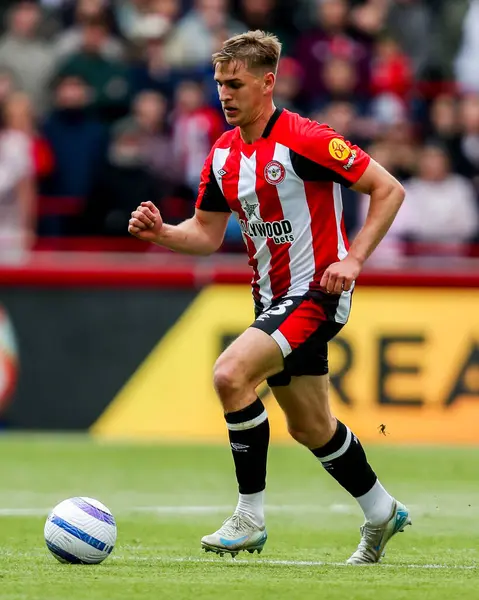 Brentford 'dan Yehor Yarmoliuk, Premier League maçında Brentford Manchester United' a karşı Gtech Community Stadyumu 'nda 4 Mayıs 2025' te koşuyor.