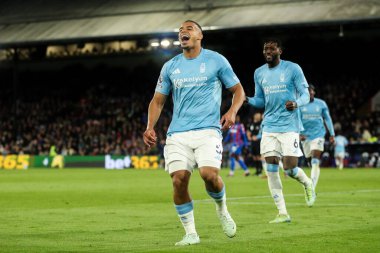 Nottingham Ormanı 'ndan Murillo, 5 Mayıs 2025' te Selhurst Park, Londra, İngiltere 'de oynanan Premier League maçı sırasında Nottingham Ormanı' na karşı 1-1 'lik galibiyet golünü kutluyor.