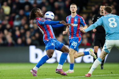 Kristal Saray 'dan Eberechi Eze Premier Lig maçı sırasında topu kontrol ediyor. Kristal Saray, Nottingham Ormanı' na karşı Selhurst Park, Londra, 5 Mayıs 2025