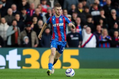 Kristal Saray 'dan Adam Wharton, Premier Lig maçı sırasında topu ileri götürüyor. Kristal Saray, Nottingham Ormanı' na karşı Selhurst Park, Londra, 5 Mayıs 2025