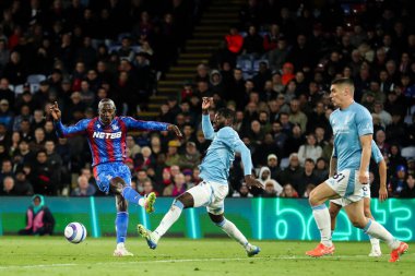 Nottingham Ormanı 'ndan İbrahim Sangar, Kristal Saray' dan Jean-Philippe Mateta 'nın Premier Lig maçı sırasında Nottingham Ormanı' na karşı 5 Mayıs 2025 'te Selhurst Park, Londra, İngiltere' de oynanan maçı sırasında attığı şutu engelledi.