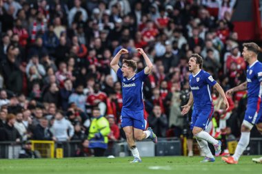 Athletic Bilbao takımından Mikel Jauregizar, UEFA Avrupa Ligi yarı final karşılaşmasında 8 Mayıs 2025 tarihinde Old Trafford, Manchester, İngiltere 'de oynanan Manchester United - Athletic Bilbao maçında 0-1 kazanma hedefini kutluyor.