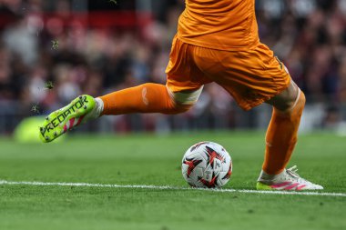 Manchester United takımından Patrick Dorgu, Manchester United 'ın 8 Mayıs 2025 tarihinde Old Trafford, Manchester, İngiltere' de oynadığı Manchester United ile oynadığı yarı final maçında