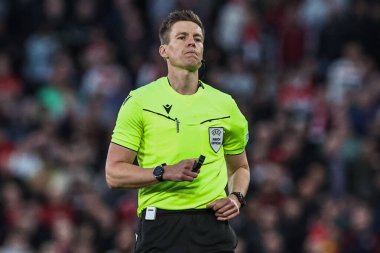Hakem Daniel Siebert, UEFA Avrupa Ligi yarı final karşılaşmasında Manchester United ile Athletic Bilbao 'nun karşı karşıya geldiği Old Trafford, Manchester, Birleşik Krallık, 8 Mayıs 202
