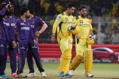 Chennai Süper Kralları 'nın kaptanı MS Dhoni ve vuruş partneri Anshul Kamboj, Hindistan' ın Kolkata kentindeki Eden Gardens 'ta oynanan Kolkata Knight Riders ve Chennai Süper Kralları arasında oynanan Hindistan Premier Ligi kriket maçını kazandıktan sonra kutladılar.