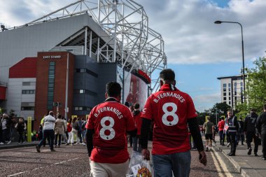 Taraftarlar, UEFA Avrupa Ligi yarı final karşılaşması sırasında Manchester United ile Athletic Bilbao arasındaki Old Trafford, Manchester, İngiltere, 8 Mayıs 202