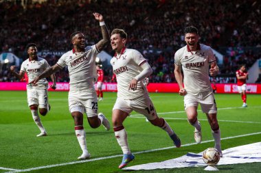Sheffield United takımından Harrison Burrows, Bristol City 'nin 8 Mayıs 202' de Ashton Gate, Bristol 'da oynadığı yarı final maçında penaltı golünü 0-1 olarak kutluyor.