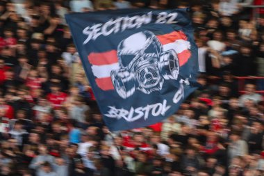Bristol City bayrağı, Bristol City 'ye karşı 8 Mayıs 2025 tarihinde İngiltere' nin başkenti Bristol 'da oynanan Bristol City yarı final maçı sırasında çekildi.