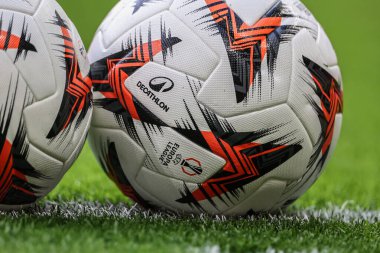 UEFA Avrupa Ligi yarı final karşılaşması sırasında Manchester United ile Athletic Bilbao arasında oynanan maç topu Old Trafford, Manchester, Birleşik Krallık, 8 Mayıs 2025