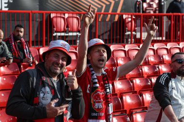 Taraftarlar, UEFA Avrupa Ligi yarı final maçı sırasında Manchester United ile Athletic Bilbao arasındaki Old Trafford, Manchester, İngiltere, 8 Mayıs 2025 'te geldiler.