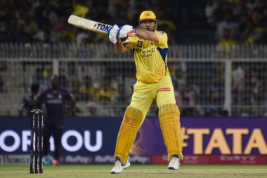 Chennai Süper Kralları 'nın kaptanı MS Dhoni, 7 Mayıs 2025 Çarşamba günü Hindistan' ın Kolkata kentindeki Eden Gardens 'ta Kolkata Şövalyeleri ve Chennai Süper Kralları arasında oynanan Hindistan Premier Ligi kriket maçında atış yapıyor. Fotoğraf: Debajyoti Chakraborty.