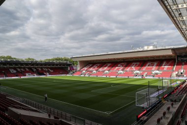 Bristol City 'nin başkenti Ashton Gate' de, Bristol City 'nin 8 Mayıs 2025' te Bristol City 'nin Sheffield United' a karşı oynadığı yarı final maçının önünde genel bir manzara var.