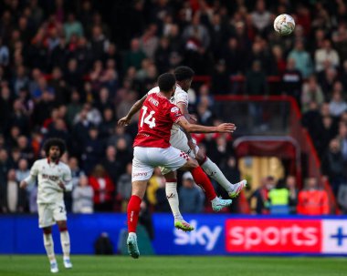 Sheffield United 'dan Rhian Brewster ve Bristol City' den Zak Vyner, Bristol, İngiltere 'nin başkenti Bristol' da oynanan Bristol City-Sheffield United maçının yarı final maçında top için mücadele ediyorlar.