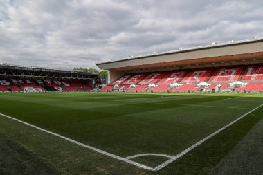 Bristol City 'nin başkenti Ashton Gate' de, Bristol City 'nin 8 Mayıs 2025' te Bristol City 'nin Sheffield United' a karşı oynadığı yarı final maçının önünde genel bir manzara var.