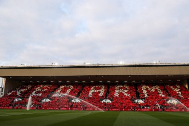 Bristol City taraftarları, Bristol City 'nin 8 Mayıs 2025' te Bristol Gate, Bristol, İngiltere 'de oynadığı Bristol City ile oynadığı yarı final playoff maçında bir gösteri düzenledi.