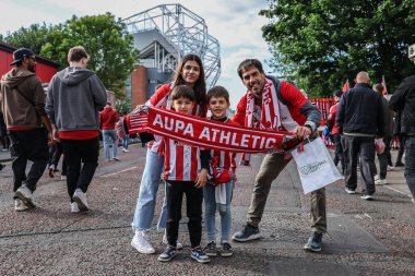 Taraftarlar, UEFA Avrupa Ligi yarı final maçı sırasında Manchester United ile Athletic Bilbao arasındaki Old Trafford, Manchester, İngiltere, 8 Mayıs 2025 'te geldiler.