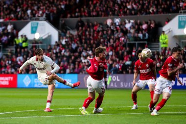 Sheffield United takımının oyuncusu Harrison Burrows, 8 Mayıs 2025 tarihinde Bristol City ile Sheffield United 'ın Ashton Gate, Bristol, İngiltere' de oynanan yarı final maçında gol atma şansına sahip.