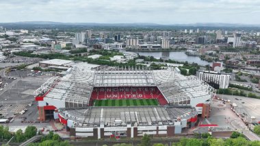 Manchester United ve Athletic Bilbao arasında oynanan UEFA Avrupa Ligi yarı final maçında Manchester United 'ın memleketi Old Trafford, Manchester, İngiltere' de 8 Mayıs 2025 tarihinde oynanan hava görüntüsü.
