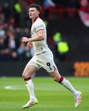 Sheffield United takımından Kieffer Moore 8 Mayıs 2025 tarihinde Bristol City, Bristol, Bristol, İngiltere 'de oynanan Bristol City-Sheffield United maçında yarı final maçında