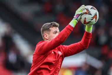 Maç öncesi ısınma oturumunda Athletic Bilbao 'dan Julen Agirrezabala, Manchester United ile Athletic Bilbao arasındaki UEFA Avrupa Ligi yarı final maçında Old Trafford, Manchester, İngiltere, 8 Mayıs 2025