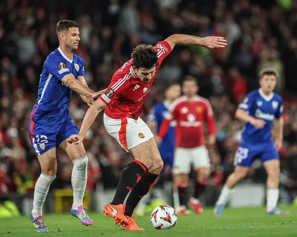 Manchester United takımından Harry Maguire, Manchester United ile Manchester United arasındaki UEFA Avrupa Ligi yarı final karşılaşmasında Athletic Bilbao 'dan Gorka Guruzeta' ya faul yaptı.