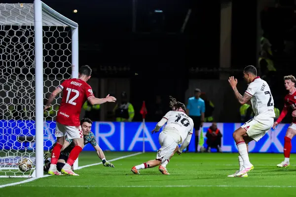 Sheffield United takımından Callum O 'Hare, 8 Mayıs 2025' te İngiltere 'nin Ashton Gate kentinde oynanan Briffield United maçında Bristol City yarı final maçında 0-3 berabere kaldı.