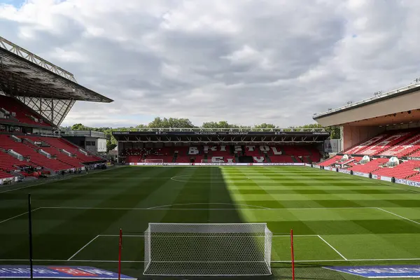 Bristol City 'nin başkenti Ashton Gate' de, Bristol City 'nin 8 Mayıs 2022' de Bristol City 'nin Sheffield United' a karşı oynadığı yarı final maçının önünde genel bir manzara var.