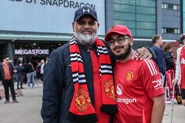 Taraftarlar, UEFA Avrupa Ligi yarı final maçı sırasında Manchester United ile Athletic Bilbao arasındaki Old Trafford, Manchester, İngiltere, 8 Mayıs 2025 'te geldiler.