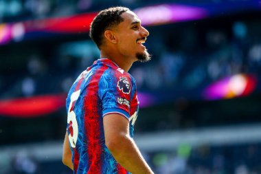 Crystal Palace 'dan Maxence Lacroix, 11 Mayıs 2025' te Tottenham Hotspur 'un Tottenham Hotspur Stadyumu' nda oynanan Premier League maçı sonrasında kazandığı zaferi kutluyor.