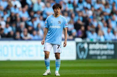 Coventry City 'den Tatsuhiro Sakamoto, 9 Mayıs 2025 tarihinde Coventry Building Society Arena, Coventry, İngiltere' de Coventry City ile oynanan yarı final maçında Palyoff 'a karşı.
