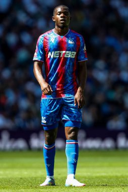 Crystal Palace 'dan Tyrick Mitchell, Tottenham Hotspur' a karşı Crystal Palace Premier Lig maçı sırasında Tottenham Hotspur Stadyumu, Londra, 11 Mayıs 2025 'te seyrediyor.