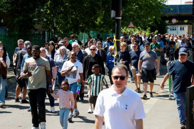 Tottenham Hotspur Stadyumu 'na 11 Mayıs 2025' te Tottenham Hotspur ile Crystal Palace arasındaki Premier League maçı öncesinde taraftarlar geldi.