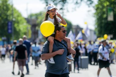 Tottenham Hotspur Stadyumu 'na 11 Mayıs 2025' te Tottenham Hotspur ile Crystal Palace arasındaki Premier League maçı öncesinde taraftarlar geldi.