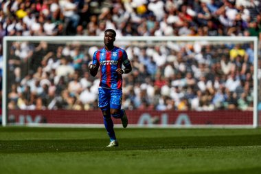 Crystal Palace 'dan Marc Guehi Premier Lig maçı sırasında Tottenham Hotspur' a karşı Crystal Palace Tottenham Hotspur Stadyumu, Londra, 11 Mayıs 2025