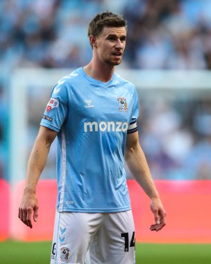 Coventry City 'den Ben Sheaf, 9 Mayıs 2025 tarihinde Coventry Building Society Arena, Coventry, İngiltere' de Coventry City ile oynanan yarı final maçında Palyoff 'a karşı.