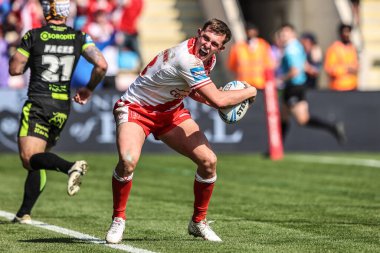Hull KR 'dan Jack Broadbent, 10 Mayıs 2025' te İngiltere 'deki LNER Halk Stadyumu' nda oynanan Betfred Challenge Kupası yarı final maçı Hull KR ve Catalans Dragons maçında denemesini kutluyor.