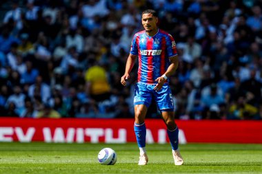 Crystal Palace 'dan Maxence Lacroix, 11 Mayıs 2025' te Tottenham Hotspur 'un Tottenham Hotspur' a karşı oynadığı Premier League maçında topla koşuyor.