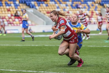 Wigan Warriors takımından Grace Banks, 10 Mayıs 2025 'te İngiltere' nin LNER Community Stadyumu 'nda oynanan Betfred Kadınlar Meydan Okuma Kupası yarı final karşılaşmasında Wigan Warriors' a karşı oynuyor.
