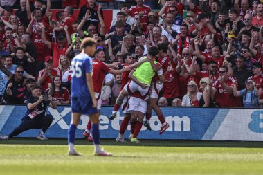 Nottingham Ormanı 'ndan Chris Wood, İngiltere' nin Nottingham şehrinde oynanan Premier League maçında Nottingham Forest 'a karşı Leicester City maçında 1-1' lik galibiyetini kutluyor.