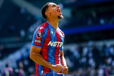 Crystal Palace 'dan Maxence Lacroix, 11 Mayıs 2025' te Tottenham Hotspur 'un Tottenham Hotspur Stadyumu' nda oynanan Premier League maçı sonrasında kazandığı zaferi kutluyor.